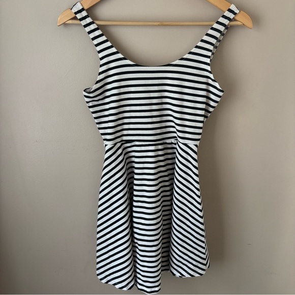 Victoria’s Secret PINK Black White Striped Fit & Flare Mini Dress XS - Picture 1 of 4